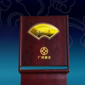 2013年6月：定制廣州產(chǎn)業(yè)投資基金純金紀念條制作純金金條